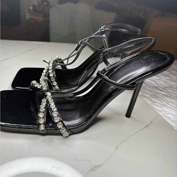 Size 41 Elegant Black Strappy Heels with Rhinestone Accents - Picture 8 of 9